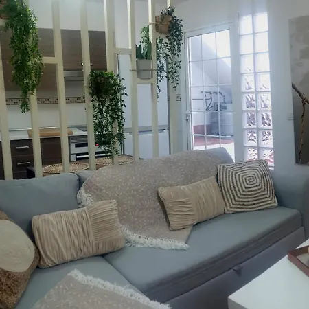 Agradable Casa Con Terraza 아파트 *