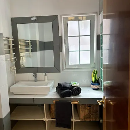 Agradable Casa Con Terraza * לה לגונה